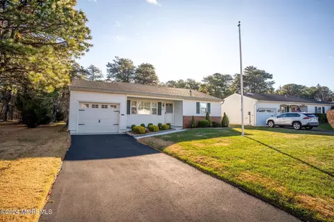 1015 Edgebrook Dr, Toms River, NJ 08757