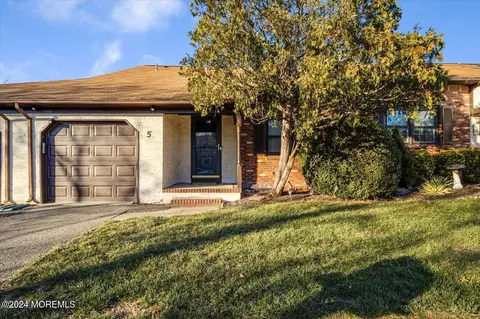 5 Cheltenham Pl, Sayreville, NJ 08872