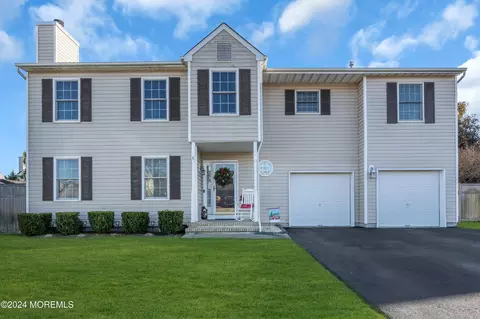 19 Gettysburg Dr, Howell, NJ 07731
