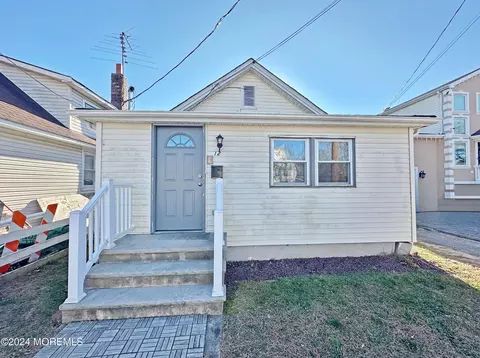 12 Lohsen Ave, Keansburg, NJ 07734