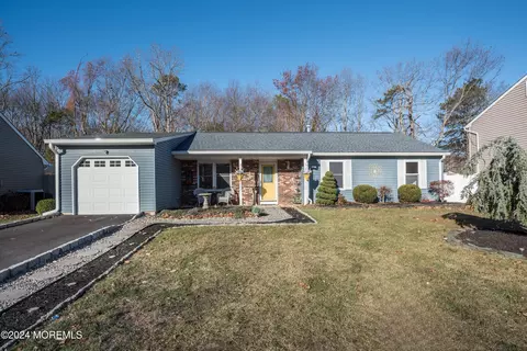 4 Cannon Ball Dr, Howell, NJ 07731