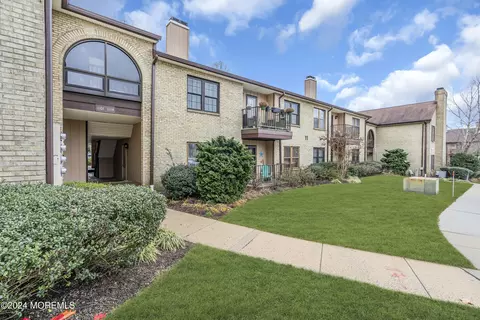 1113 Wellington Pl, Matawan, NJ 07747