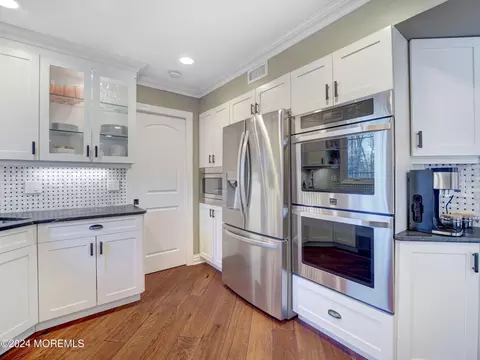 8 Imbrook Ln, Matawan, NJ 07747 photo 7