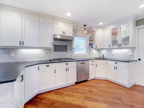 8 Imbrook Ln, Matawan, NJ 07747 photo 5