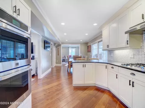 8 Imbrook Ln, Matawan, NJ 07747 photo 6