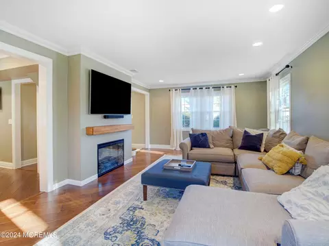 8 Imbrook Ln, Matawan, NJ 07747 photo 3