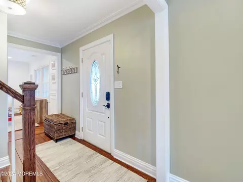 8 Imbrook Ln, Matawan, NJ 07747 photo 2