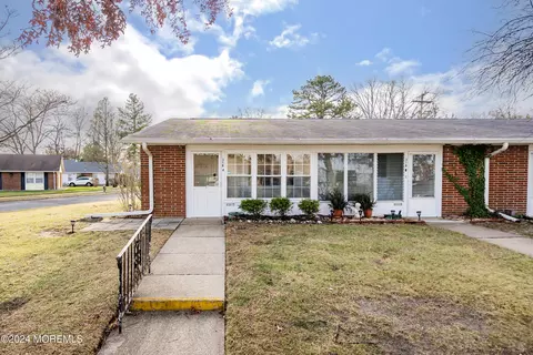 318 Coventry Ct # A, Lakewood, NJ 08701