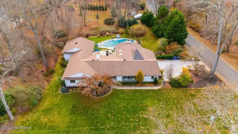 2 Brookside Dr, Rumson, NJ 07760