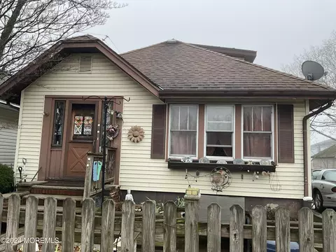 127 Morningside Ave, Laurence Harbor, NJ 08879