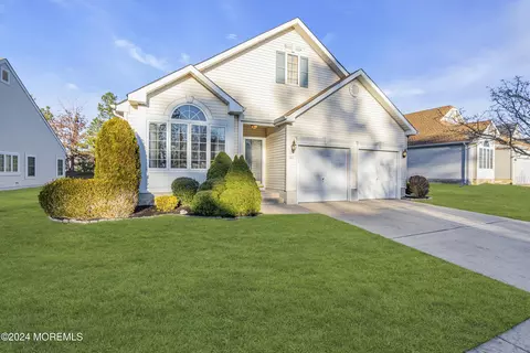 101 Cypress Point Ln, Jackson, NJ 08527