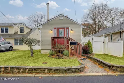 15 York Ave, Port Monmouth, NJ 07758