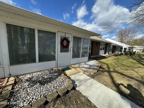 810 Balmoral Ct # B, Lakewood, NJ 08701