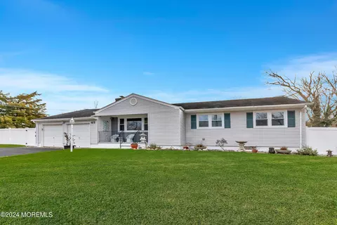 45 Patrician Dr, Toms River, NJ 08753