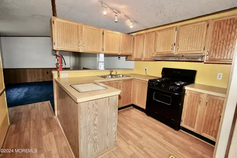 Kitchen - 7 Ferdinand Ln, Howell, NJ 07731 photo 2 of 3