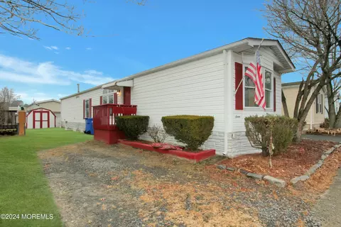 7 Ferdinand Ln, Howell, NJ 07731