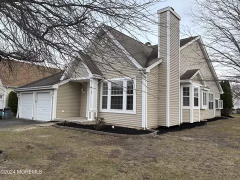 2 Breeze Ter, Barnegat, NJ 08005