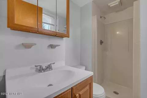 Bath - 893 Gregory Dr, Brick, NJ 08723 photo 2 of 2