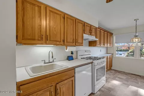 Kitchen - 893 Gregory Dr, Brick, NJ 08723 photo 4 of 4