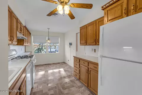 Kitchen - 893 Gregory Dr, Brick, NJ 08723 photo 3 of 4