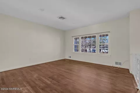 Living - 893 Gregory Dr, Brick, NJ 08723 photo 3 of 7