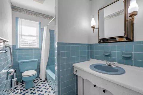 Bath - 893 Gregory Dr, Brick, NJ 08723 photo 1 of 2