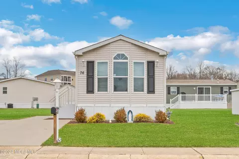 76 Robin Pl, Freehold, NJ 07728