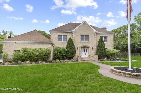 696 Schoolhouse Ln, Toms River, NJ 08753