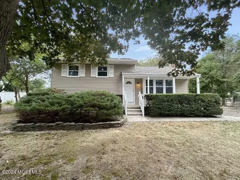 148 Center St, Manahawkin, NJ 08050