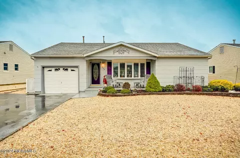 253 Westbrook Dr, Toms River, NJ 08757