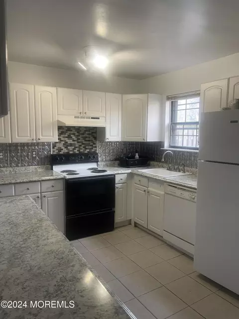 198 Greenwood Loop Rd, Brick, NJ 08724