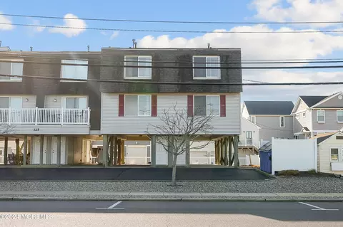 125 Strickland Blvd #11, Lavallette, NJ 08735