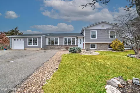 972 Cape Ct, Toms River, NJ 08753