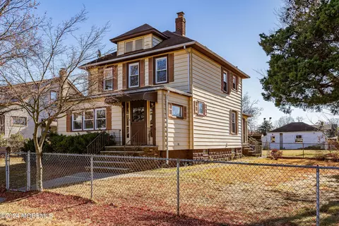 6 1st St, Aberdeen, NJ 07747