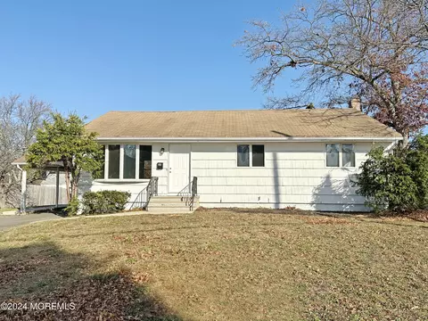 311 Linda St, Belford, NJ 07718