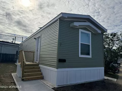 7 Avenue A, Keansburg, NJ 07734