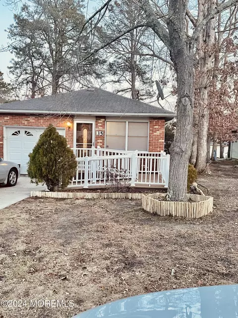 35 Sycamore Rd #12, Manahawkin, NJ 08050
