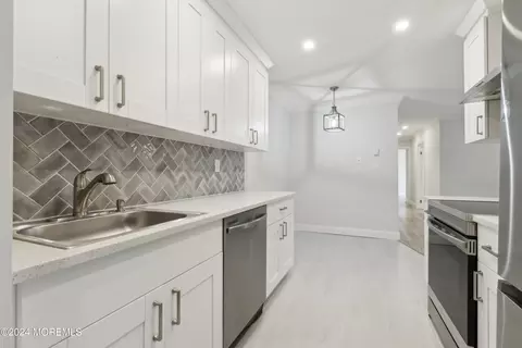 59 Amberly Dr #G, Manalapan, NJ 07726