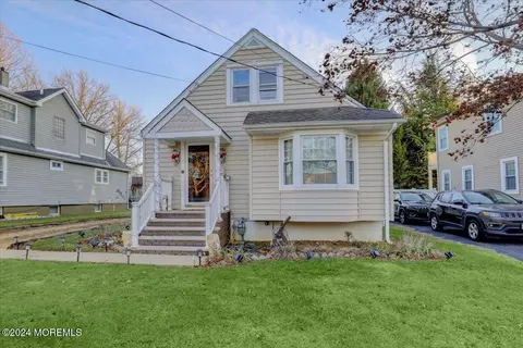 11 Barkalow Ave, Freehold, NJ 07728