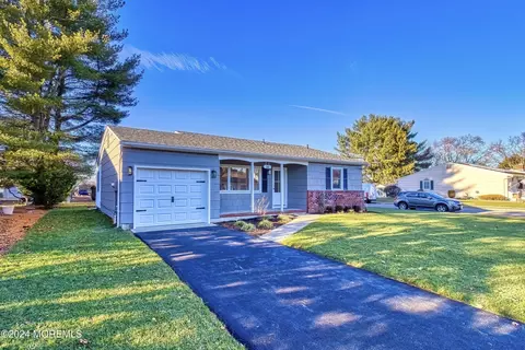 166 Westbrook Dr, Toms River, NJ 08757