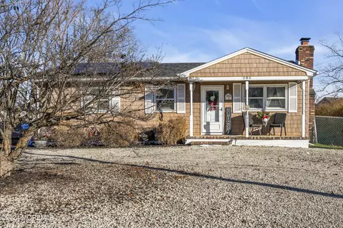 285 Nautilus Dr, Manahawkin, NJ 08050