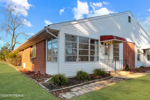 264 Laurel Pl # D, Whiting, NJ 08759