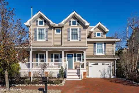 11 W Muriel Ave, Long Beach Township, NJ 08008