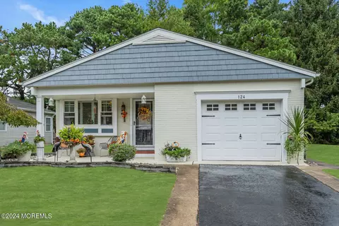 124 San Carlos St, Toms River, NJ 08757