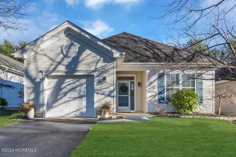 5 Evergreen Springs Dr, Lakewood, NJ 08701
