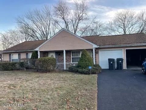 527 San Juan Dr, Toms River, NJ 08753