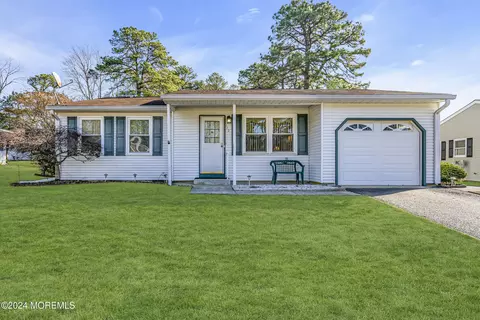 112 Chelsea Dr #72, Whiting, NJ 08759