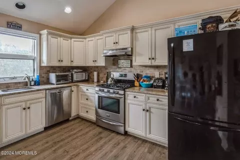 Kitchen - 294 Emerald Dr, Brick, NJ 08723 photo 2 of 3
