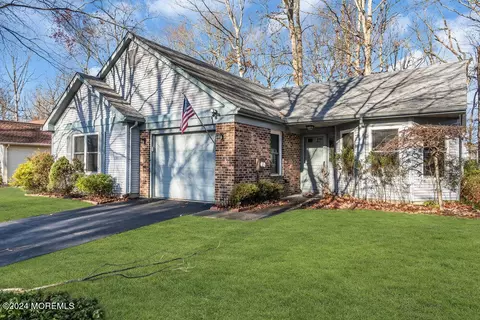 572 Petunia Ln N, Whiting, NJ 08759