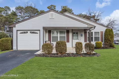 19 Nautilus Dr, Brick, NJ 08723